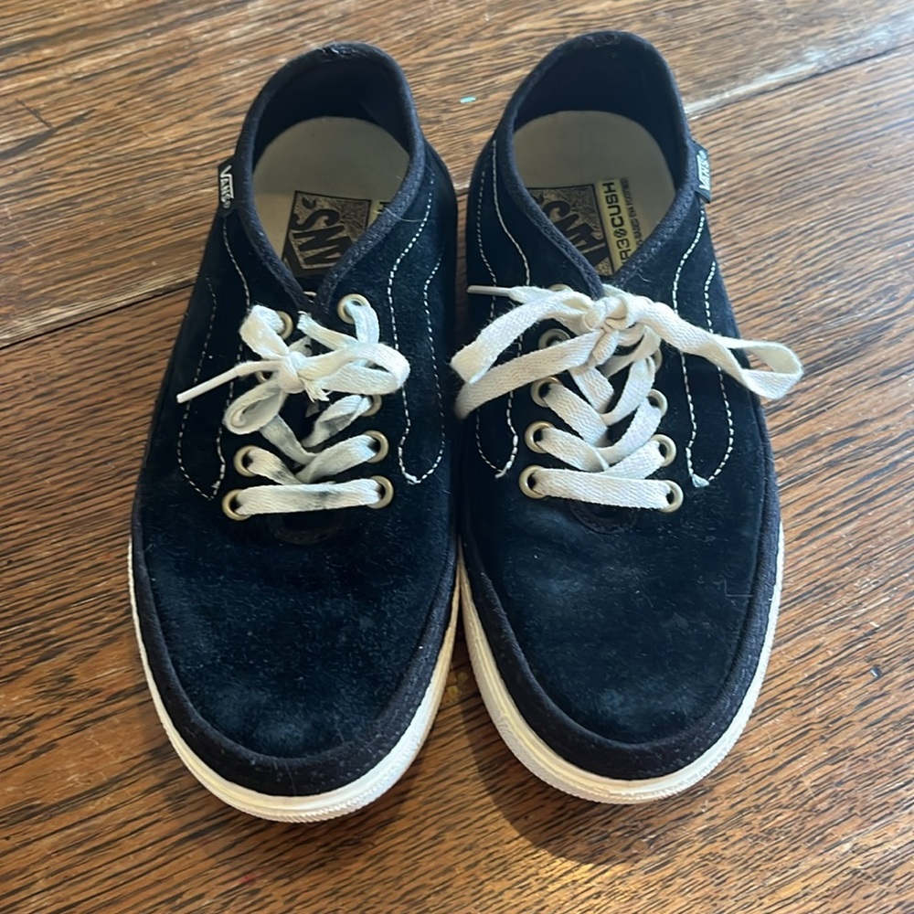 Vans Circle Vee SE Suede Black/Marshmallow Shoes size 8 women’s